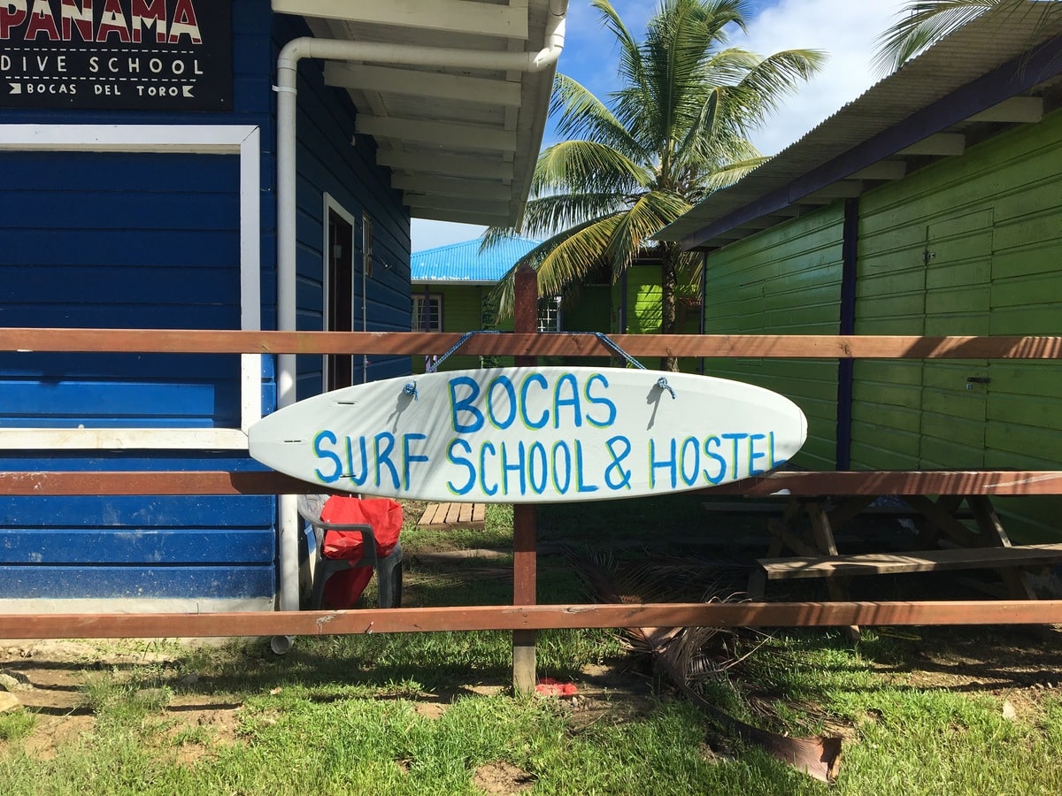 École de Surf à Bocas Del Toro dans notre article Visiter Bocas del Toro au Panama : 12 incontournables à faire sur les îles #BocasDelToro #Panama #VisiterPanama #Iles #AmeriqueCentrale