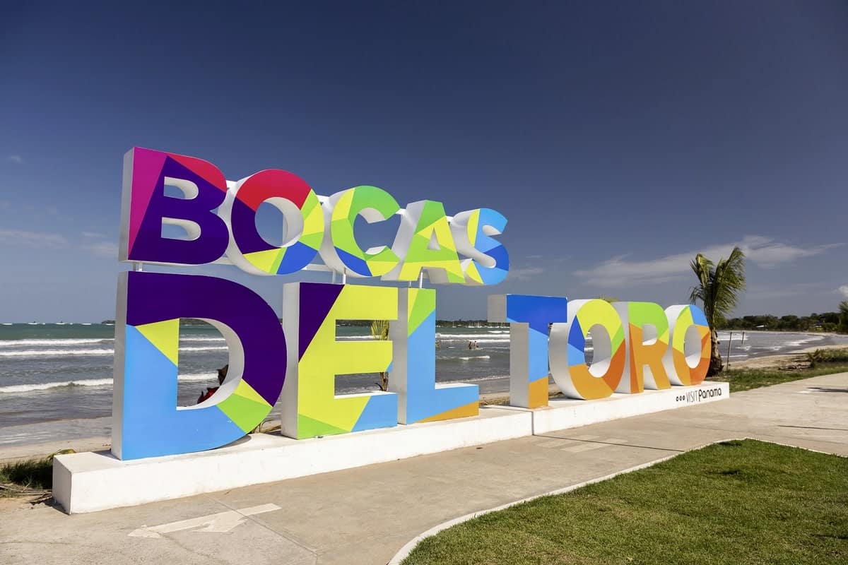 Signe Bocas Del Toro dans notre article Visiter Bocas del Toro au Panama : 12 incontournables à faire sur les îles #BocasDelToro #Panama #VisiterPanama #Iles #AmeriqueCentrale