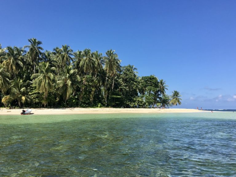 Plage Bocas Del Toro Panama dans notre article Visiter Bocas del Toro au Panama : 12 incontournables à faire sur les îles #BocasDelToro #Panama #VisiterPanama #Iles #AmeriqueCentrale