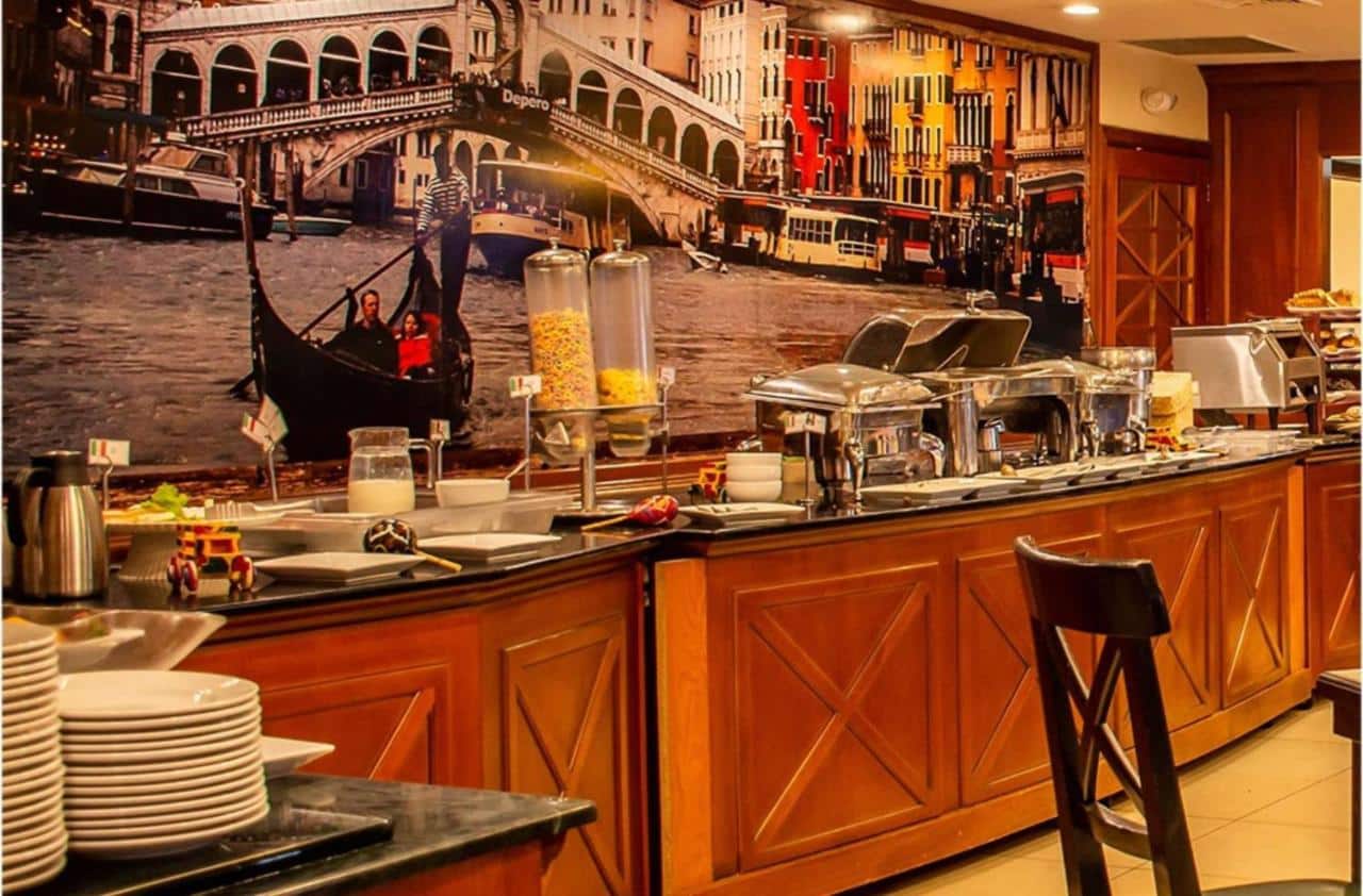 Buffet hôtel Guatemala city dans notre voyage en groupe entre femmes organisé entre Voyageuses du Québec au Guatemala #voyage #femme #voyageorganise #ameriquecentrale