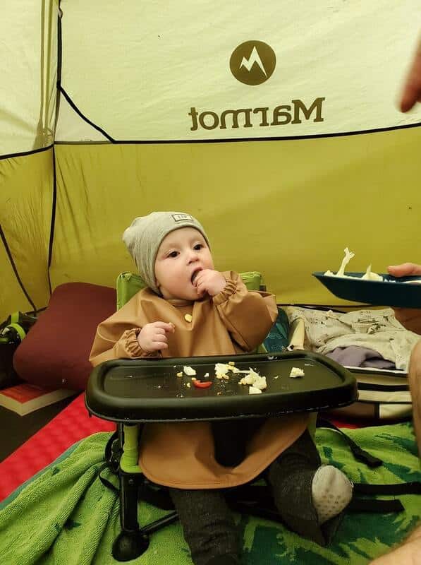 Bavette de bébé à manche longue à amener en camping dans notre article Partir en camping avec bébé : Petit guide pour planifier un séjour en camping avec un bébé #Camping #Bébé #CampingFamille #PartirCamping #CampingAvecBébé