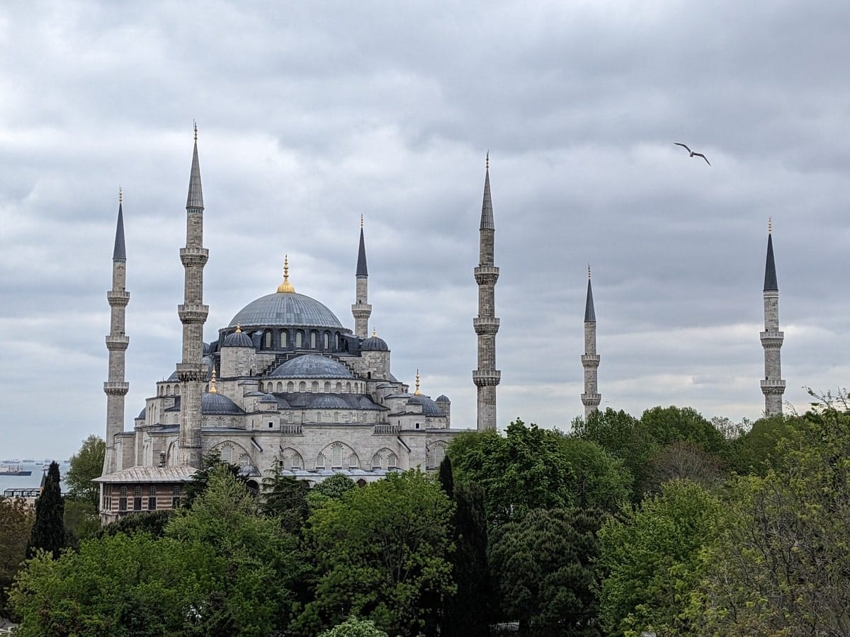 Mosquée Bleue à Istanbul dans notre article Visiter Istanbul en Turquie : Que voir et que faire à Istanbul en 8 incontournables #Istanbul #Turquie #VisiterIstanbul #Voyage #IncontournablesIstanbul