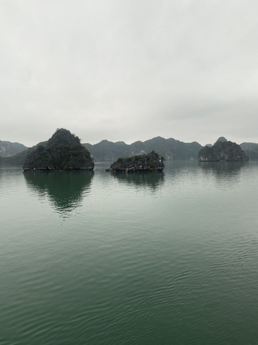 Croisière sur la Baie d'Halong dans notre article Visiter le Vietnam : que faire au Vietnam en 7 incontournables #Vietnam #IncontournableVietnam #AsieDuSudEst #VisiterVietnam #Asie