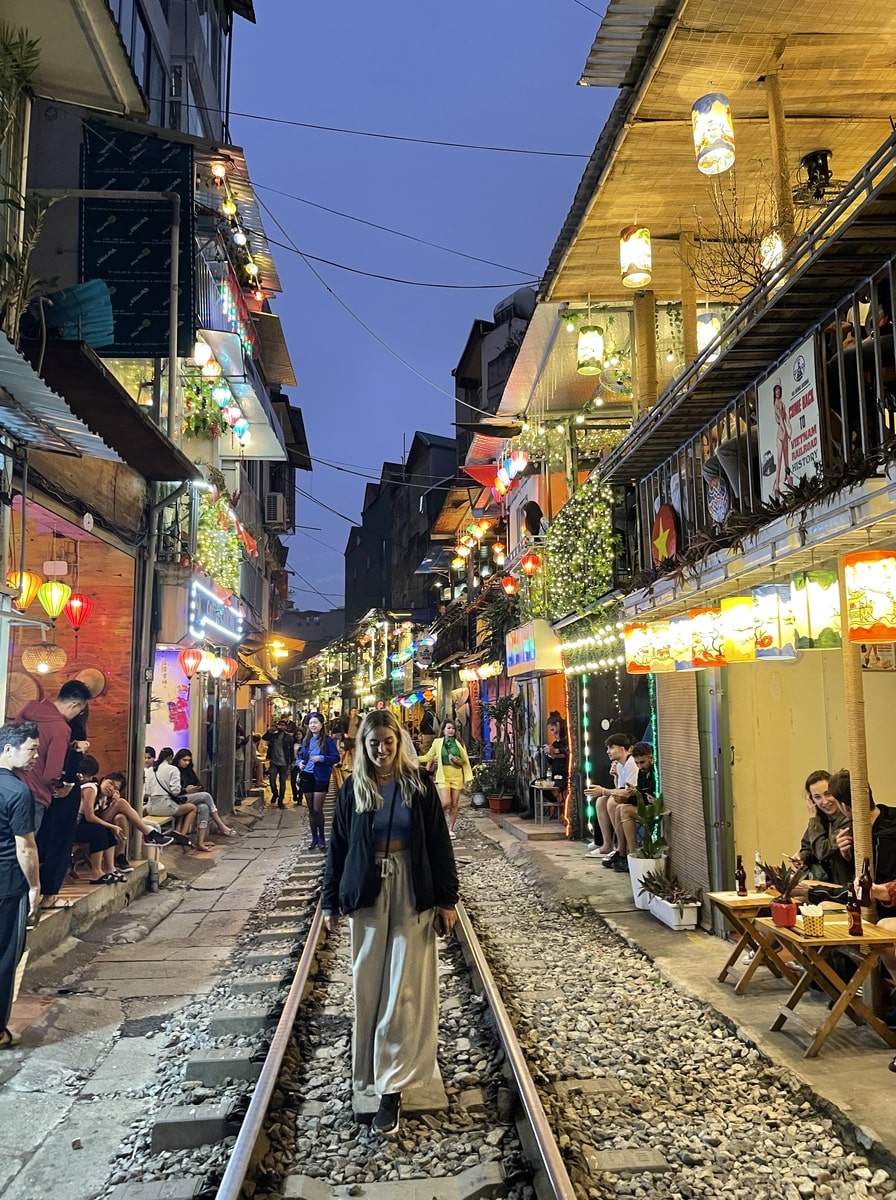 Train Street à Hanoi dans notre article Visiter le Vietnam : que faire au Vietnam en 7 incontournables #Vietnam #IncontournableVietnam #AsieDuSudEst #VisiterVietnam #Asie