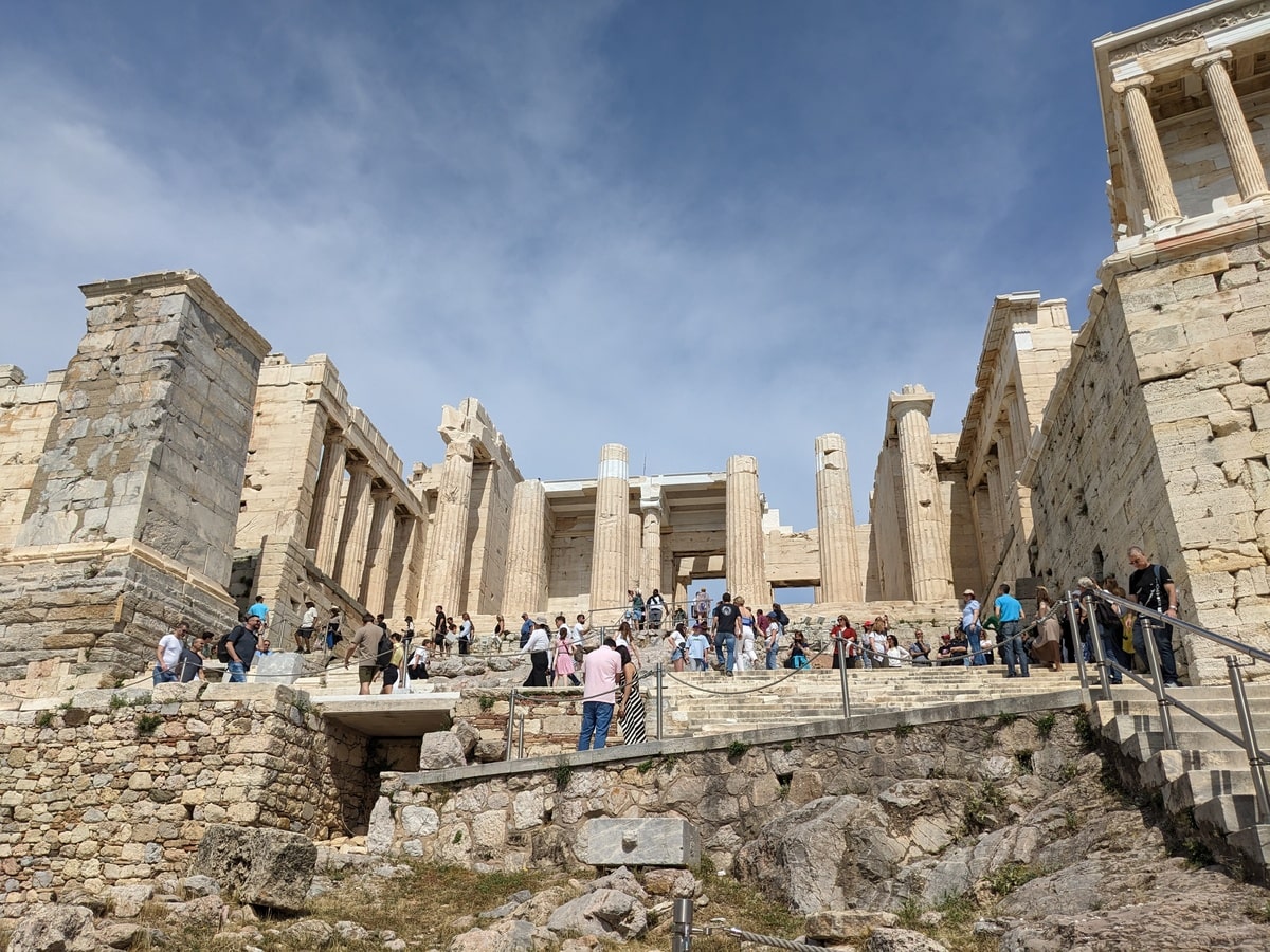 Athènes, ville d'histoire dans notre article Visiter Athènes en Grèce : mes 15 incontournables à voir et à faire #Athènes #Grèce #VisiterAthènes #Europe #Voyage