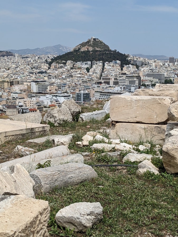 Sommet du Mont Lycabette dans notre article Visiter Athènes en Grèce : mes 15 incontournables à voir et à faire #Athènes #Grèce #VisiterAthènes #Europe #Voyage
