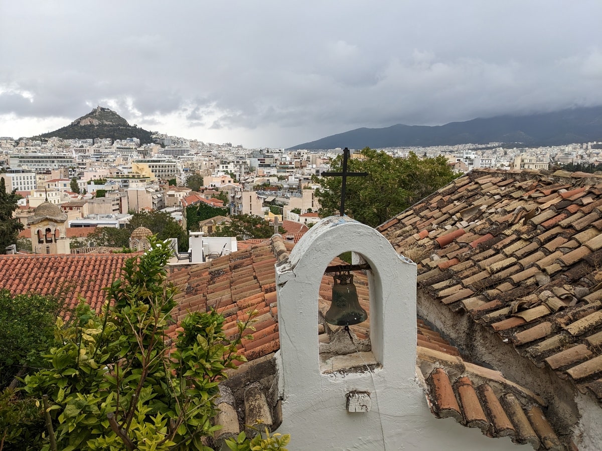 Quartier Anafiotika à Athènes dans notre article Visiter Athènes en Grèce : mes 15 incontournables à voir et à faire #Athènes #Grèce #VisiterAthènes #Europe #Voyage