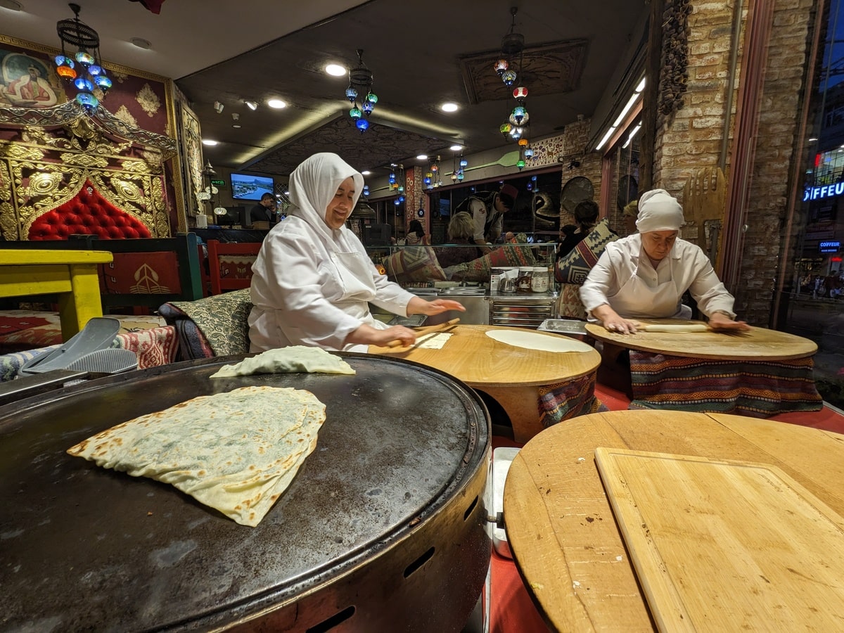 The Must Turkish Restaurant à Istanbul dans notre article Visiter Istanbul en Turquie : Que voir et que faire à Istanbul en 8 incontournables #Istanbul #Turquie #VisiterIstanbul #Voyage #IncontournablesIstanbul