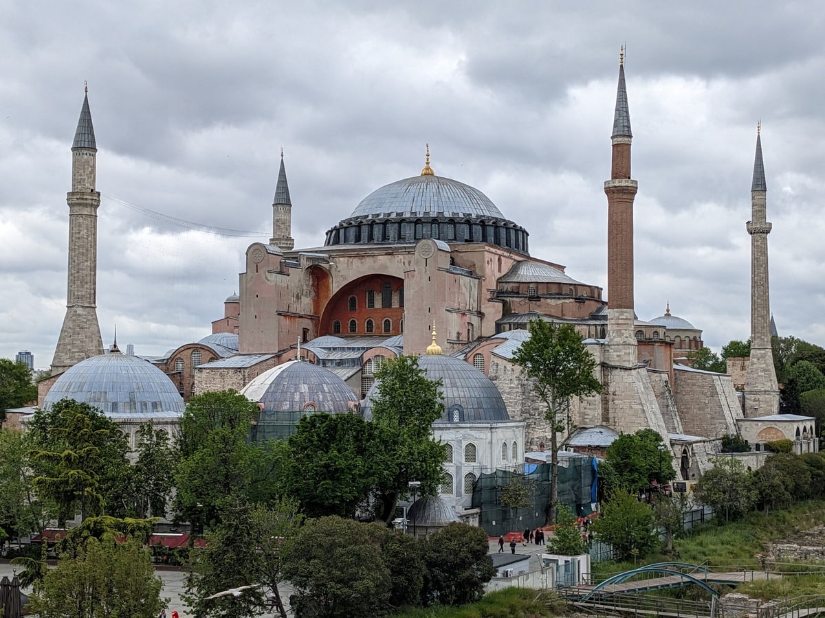 Sainte-Sophie Istanbul dans notre article Visiter Istanbul en Turquie : Que voir et que faire à Istanbul en 8 incontournables #Istanbul #Turquie #VisiterIstanbul #Voyage #IncontournablesIstanbul