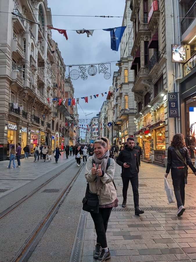 Quartier de Taksim à Istanbul dans notre article Visiter Istanbul en Turquie : Que voir et que faire à Istanbul en 8 incontournables #Istanbul #Turquie #VisiterIstanbul #Voyage #IncontournablesIstanbul
