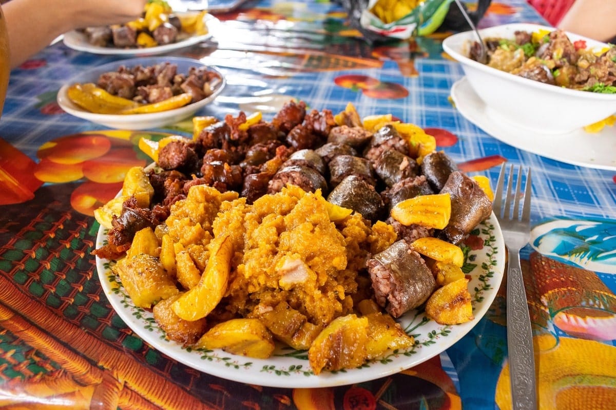Le boudin créole, une spécialité culinaire de la Martinique dans notre article Quoi manger en Martinique en 14 spécialités culinaires #martinique #antilles #caraibes #cuisine #quoimanger #specialitesculinaires