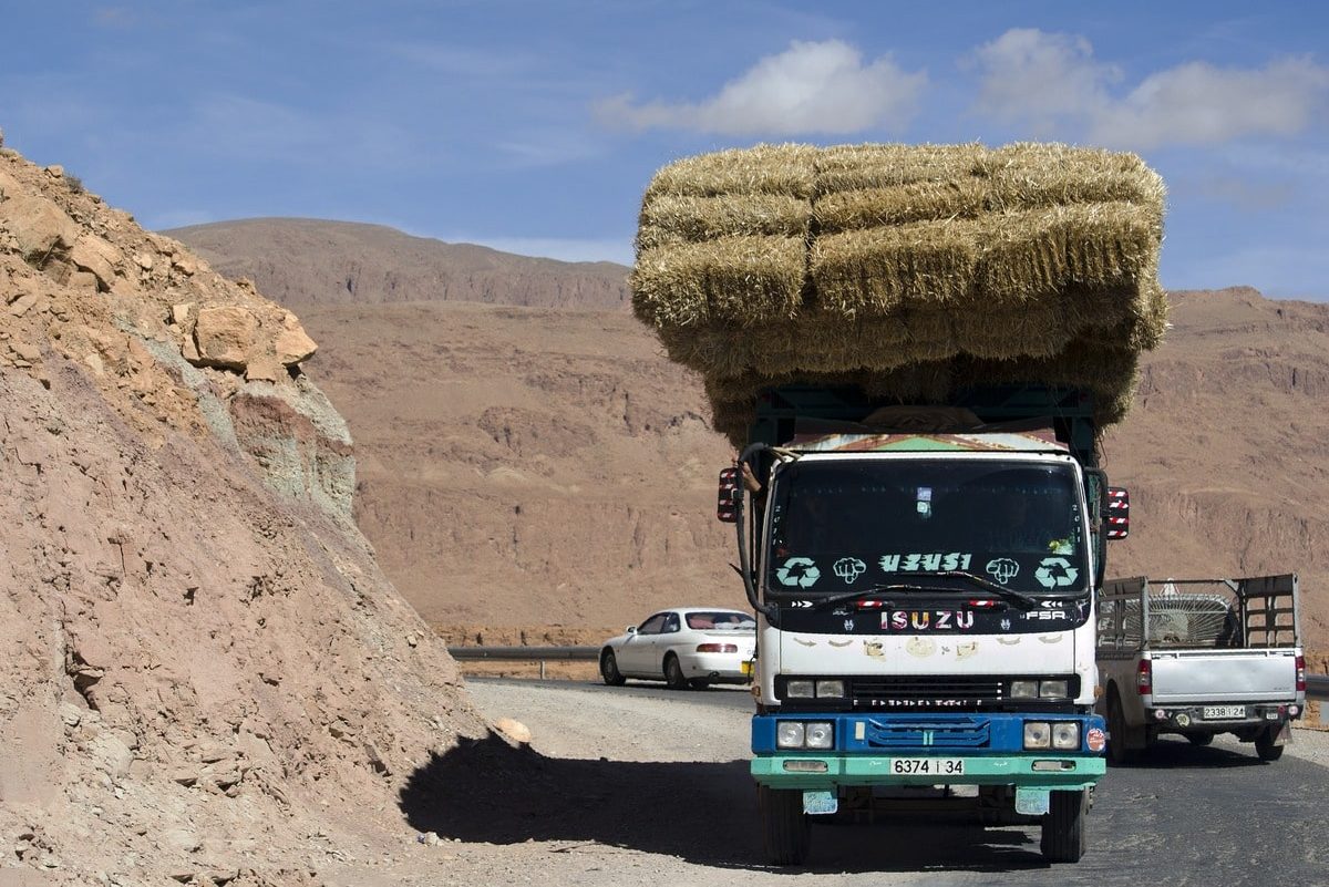 Transport par camion au Maroc dans notre article Visiter le Nord du Maroc en 11 incontournables : mon circuit dans le nord marocain #NordDuMaroc #Maroc #AfriqueDuNord #Afrique #Maghreb