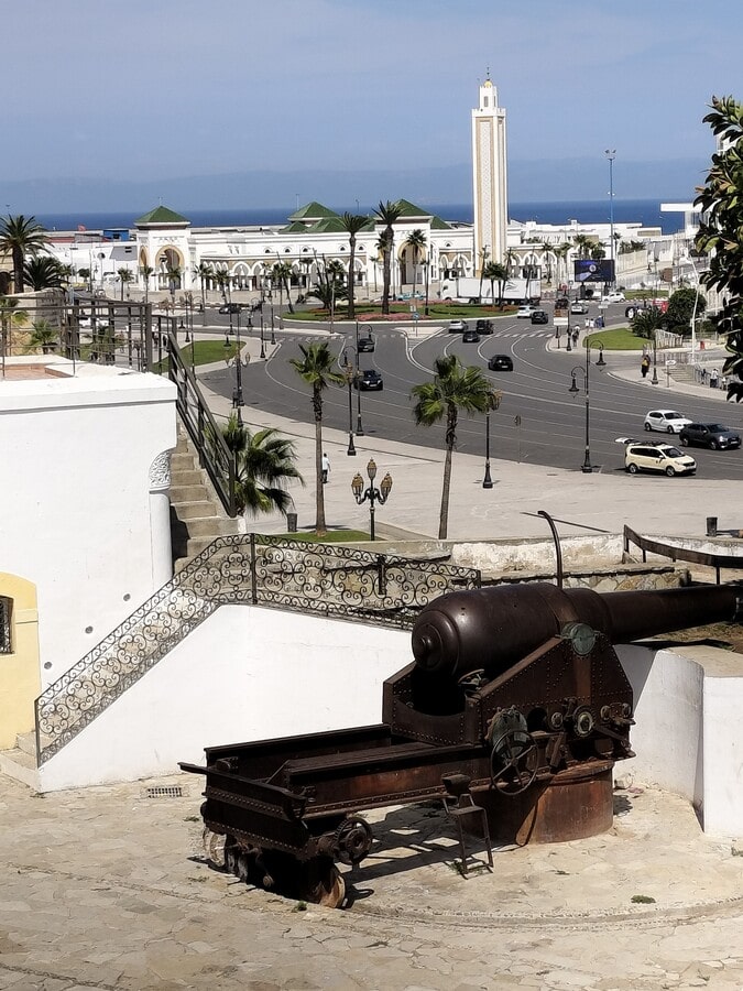 Bord de mer à Tanger dans notre article Visiter le Nord du Maroc en 11 incontournables : mon circuit dans le nord marocain #NordDuMaroc #Maroc #AfriqueDuNord #Afrique #Maghreb