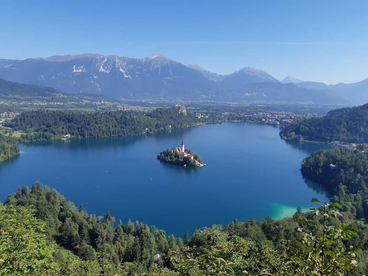 Mala Osojnica Lac Bled dans notre article Visiter la Slovénie : que faire et que voir en 10 incontournables #Slovénie #IncontournablesSlovénie #Europe #EuropeCentrale #Voyage 
