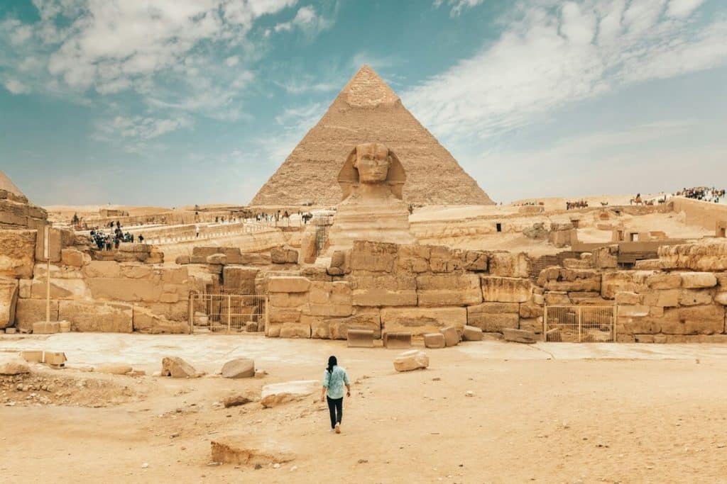 Voir les Pyramide lors d'un voyage en Égypte dans notre article Que faire en Égypte et que voir : visiter l’Égypte en 10 incontournables #Égypte #AfriqueDuNord #IncontournableEgypte #LeCaire 