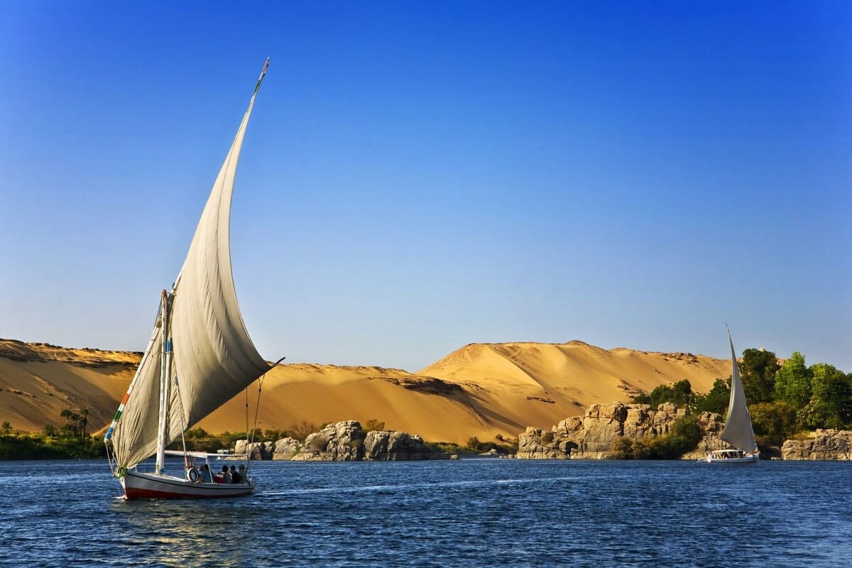 Felouque sur le Nil en Égypte dans notre article Que faire en Égypte et que voir : visiter l’Égypte en 10 incontournables #Égypte #AfriqueDuNord #IncontournableEgypte #LeCaire 