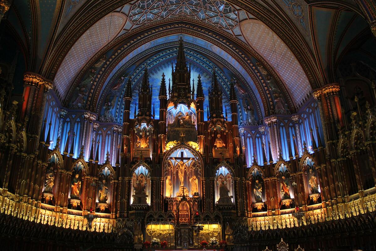 Intérieur de la Basilique Notre-Dame à Montréal dans notre article Montréal en un weekend : le guide parfait pour découvrir la ville en 48 heures #montreal #canada #quebec