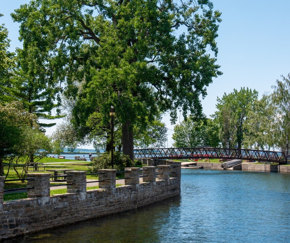 Marcher le long de la promenade du Canal Lachine dans notre article Montréal en un weekend : le guide parfait pour découvrir la ville en 48 heures #montreal #canada #quebec