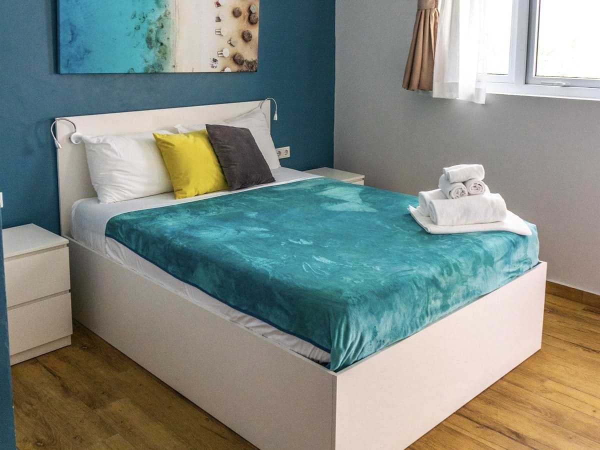 chambre avec lit simple voyage organisé sur l'île de Curaçao entre femmes #curacao #antilles #caraibes #voyageentrefemmes #voyage #voyagedegroupe #voyageorganise