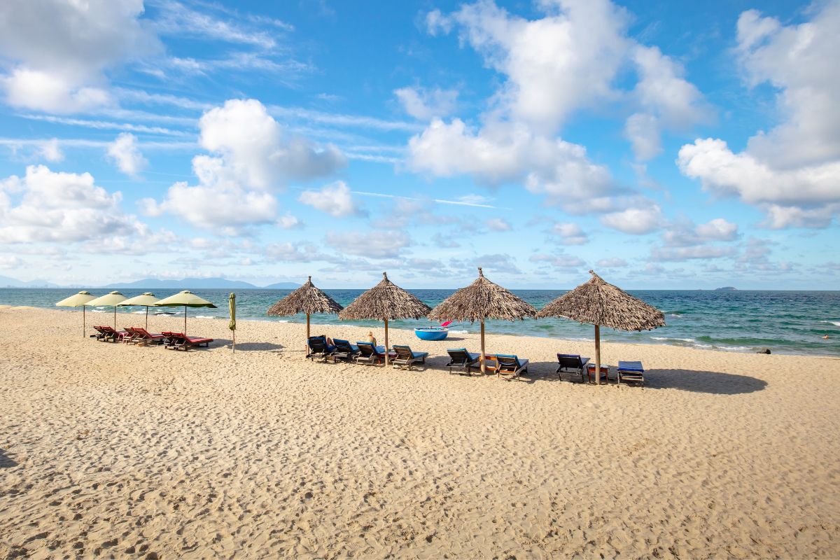 Plage près de Hoi An dans notre voyage entre femmes au Vietnam #vietnam #voyageentrefemmes #voyage #voyagedegroupe #voyageorganise