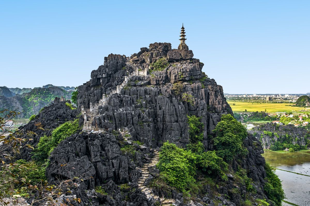 Pagode Hang Mua à Ninh Binh dans notre Voyage organisé au Vietnam en petit groupe de femmes #vietnam #voyageentrefemmes #voyage #voyagedegroupe #voyageorganise