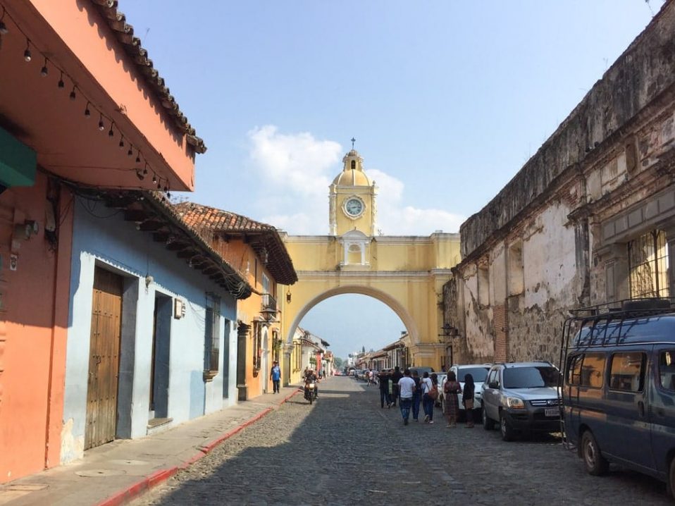 Visiter Antigua au Guatemala inscrite à l'UNESCO dans notre voyage en groupe entre femmes organisé entre Voyageuses du Québec au Guatemala #guatemala #voyage #femme #voyageorganise #ameriquecentrale