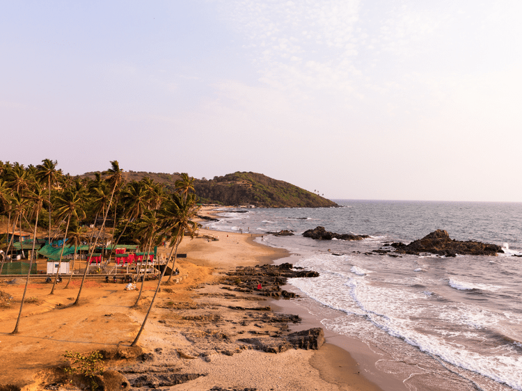 Plage de Vogator à Goa, dans notre Voyage en Inde du sud organisé en petit groupe de femmes #Inde #Indedusud #voyageentrefemmes #voyage #voyagedegroupe #voyageorganise