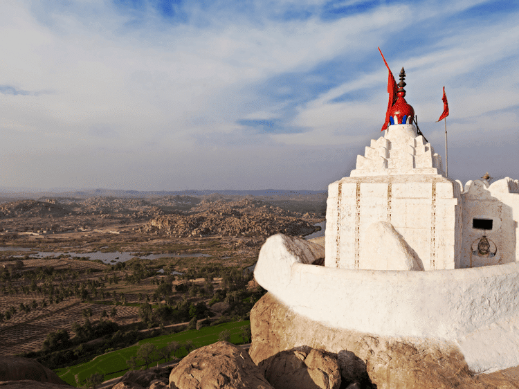 Temple de Hanuman à Hampi, dans notre Voyage en Inde du sud organisé en petit groupe de femmes #Inde #Indedusud #voyageentrefemmes #voyage #voyagedegroupe #voyageorganise