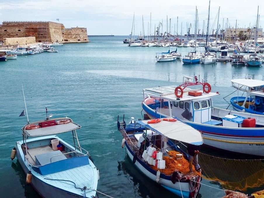 Visiter ville d'Héraklion sur l'île de Crète dans notre voyage en groupe entre femmes organisé entre Voyageuses du Québec en Crète #crète #grece #voyage #femme #voyageorganise #europe