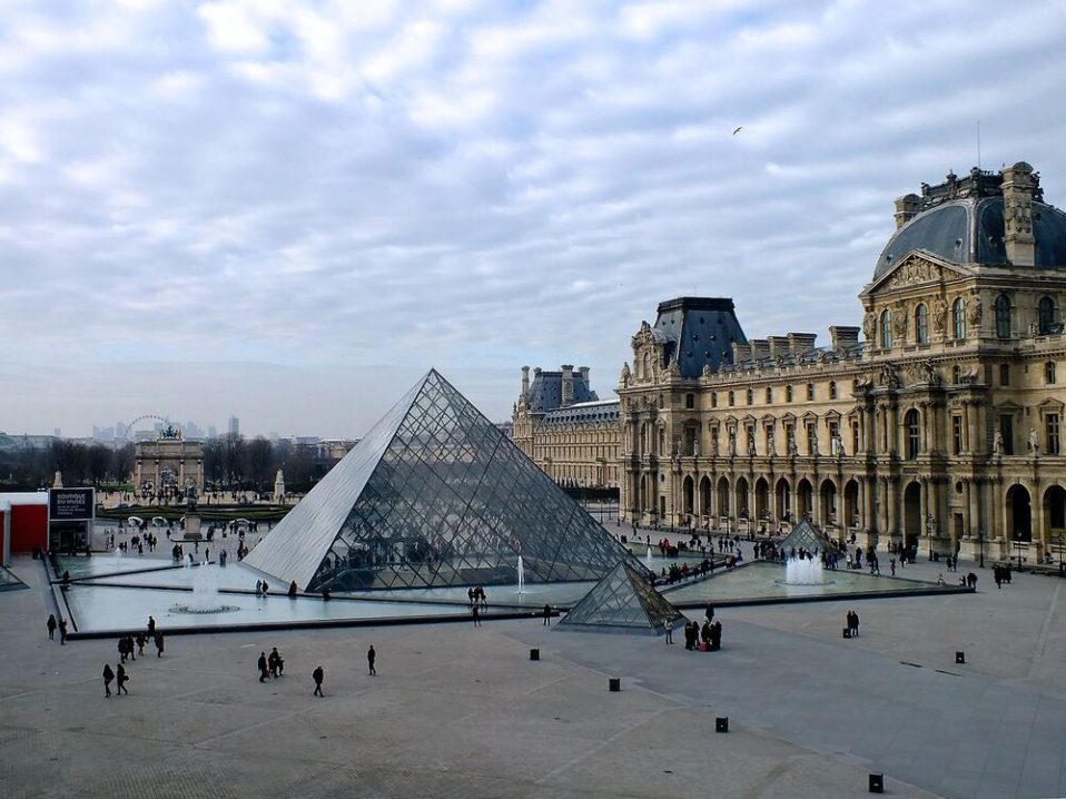 Jardin du Louvre à Paris dans notre voyage mode de groupe entre femmes à Paris #paris #france #mode #voyageorganise #voyageentrefemmes