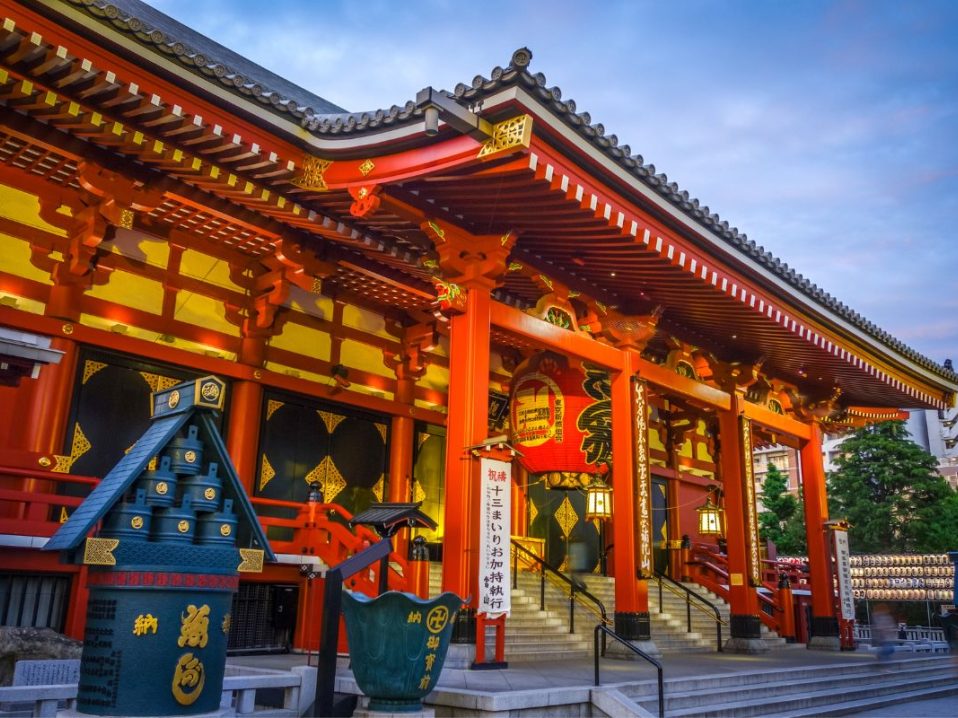 Temple Senso-Ji à Tokyo dans notre Voyage organisé au Japon entre femmes : au coeur des traditions #japon #voyageentrefemmes #voyage #voyagedegroupe #voyageorganise