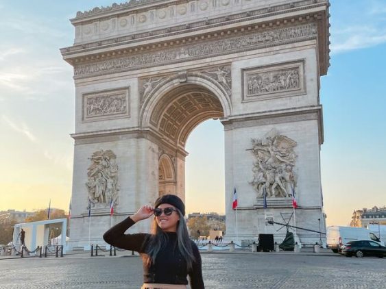 Arc de Triomphe à Paris dans notre voyage mode de groupe entre femmes à Paris #paris #france #mode #voyageorganise #voyageentrefemmes