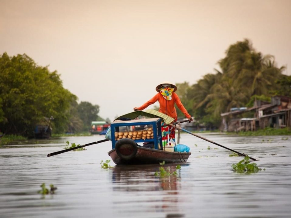 Canaux dans le delta du Mékong dans notre Voyage organisé au Vietnam entre femmes | Grand circuit du Nord au Sud #vietnam #voyageentrefemmes #voyage #voyagedegroupe #voyageorganise