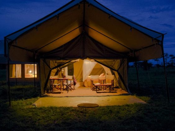Hébergement en camp de tentes au Serengeti en Tanzanie dans notre Voyage en Tanzanie organisé en petit groupe de femmes #Tanzanie #safari #voyageentrefemmes #voyage #voyagedegroupe #voyageorganise