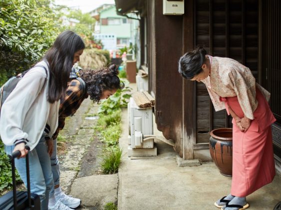 Hospitalité au Japon dans notre Voyage organisé au Japon entre femmes : au coeur des traditions #japon #voyageentrefemmes #voyage #voyagedegroupe #voyageorganise