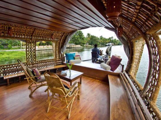 Nuit dans un houseboat à Allepey dans notre Voyage entre femmes en petit groupe organisé en Inde du Sud #inde #indedusud #asie #voyage #voyageorganise #voyageentrefemmes