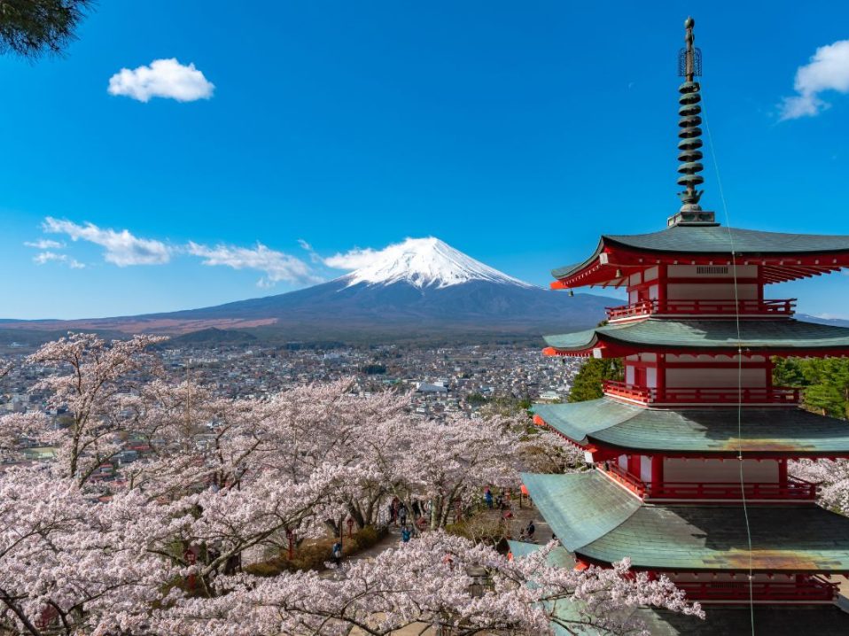 Mont Fuji au Japon dans notre Voyage organisé au Japon entre femmes : au coeur des traditions #japon #voyageentrefemmes #voyage #voyagedegroupe #voyageorganise