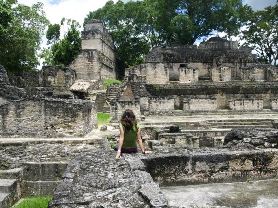 Ruines de Tikal au Guatemala dans notre voyage en groupe entre femmes organisé entre Voyageuses du Québec au Guatemala #guatemala #voyage #femme #voyageorganise #ameriquecentrale