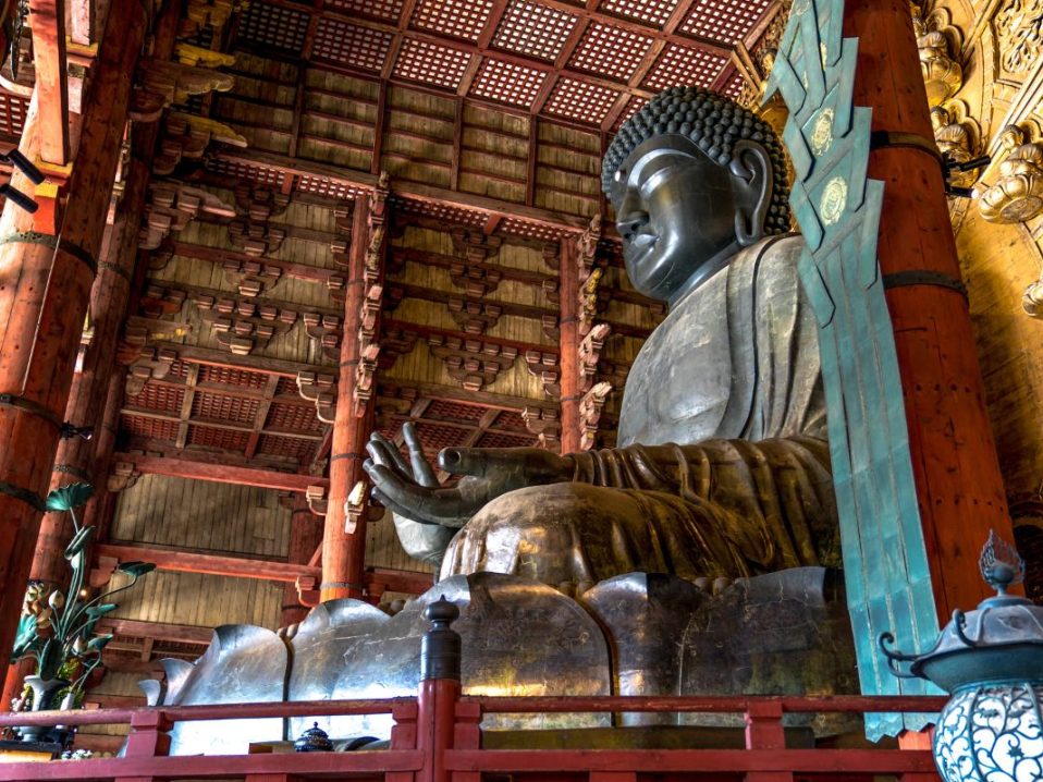 Temple Todaiji à Nara au Japon dans notre Voyage organisé au Japon entre femmes : au coeur des traditions #japon #voyageentrefemmes #voyage #voyagedegroupe #voyageorganise