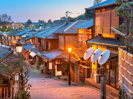 Village au Japon dans notre Voyage organisé au Japon entre femmes : au coeur des traditions #japon #voyageentrefemmes #voyage #voyagedegroupe #voyageorganise