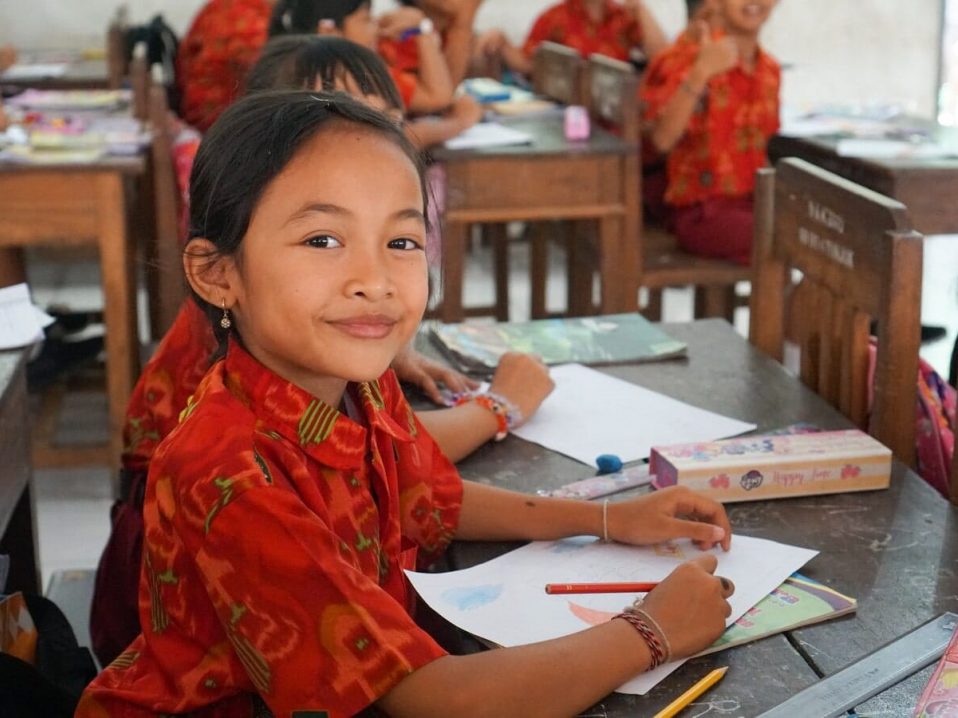Visite école dans un village à Bali dans notre voyage en groupe entre femmes organisé entre Voyageuses du Québec #bali #voyage #femme #voyageorganise