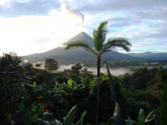 Visite du Volcan Arenal dans notre Voyage au Costa Rica entre femmes en groupe organisé #costarica #ameriquecentrale #voyage #voyageorganise #voyageentrefemmes