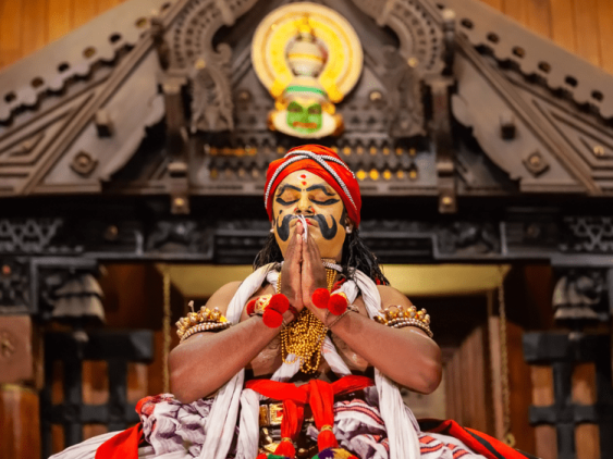 Dans traditionnelle de Kathakali à voir à Cochin, dans notre Voyage en Inde du sud organisé en petit groupe de femmes #Inde #Indedusud #voyageentrefemmes #voyage #voyagedegroupe #voyageorganise